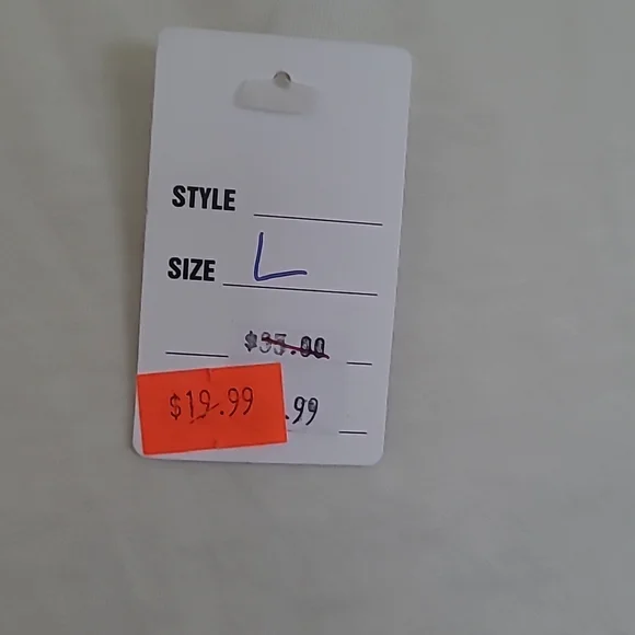 NWT Ruffled shoulder top - Picture 5 of 6